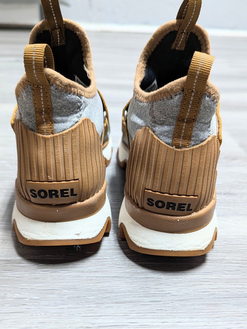 Sorel Women's Kinetic Slip On Sneakers With Cross Strap Size 7.5 - Picture 4 of 7